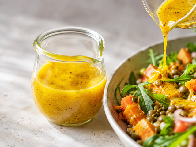 Golden Dressing — Rezept mit Organic ginger concentrate with turmeric